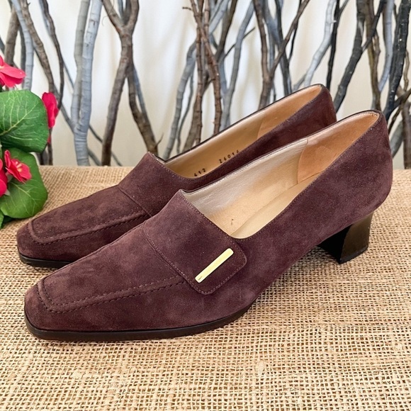 St. John Italian Brown Suede Heels Size 9 - Picture 1 of 12